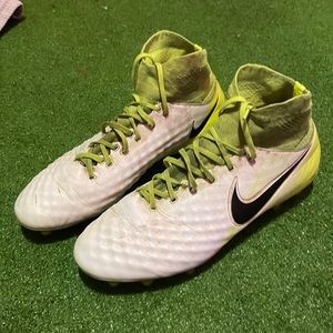 NIKE MAGISTA OBRA II FG mens size 10.5